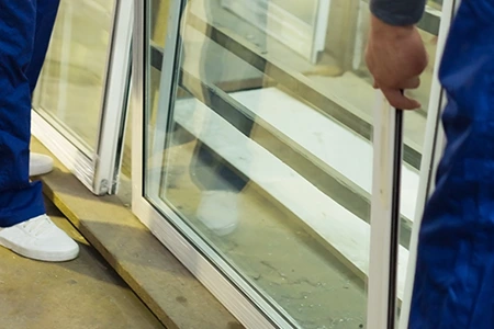 Commercial Glass Repair Technician in Three Lakes, FL